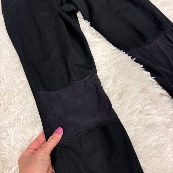 Nike Women's Epic Run Tight Fit Black Running Tight 872261-011 Size Medium - Picture 3 of 14